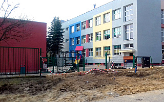 W Ełku powstają specjalne parkingi dla rodziców odwożących dzieci do szkoły